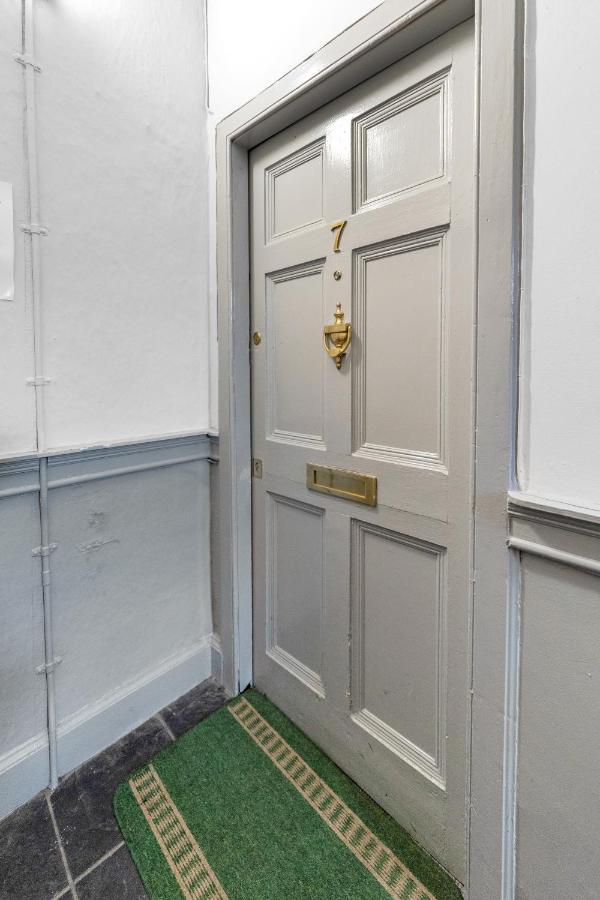 Unique 2 Bedroom Castle Suite Apartment - Near Edinburgh Castle & Royal Mile Eksteriør bilde