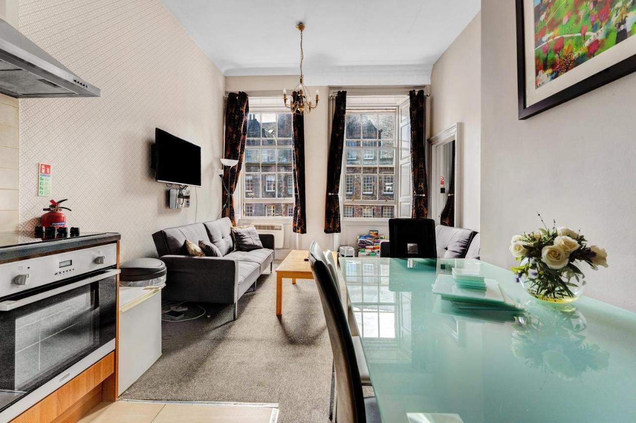 Unique 2 Bedroom Castle Suite Apartment - Near Edinburgh Castle & Royal Mile Eksteriør bilde