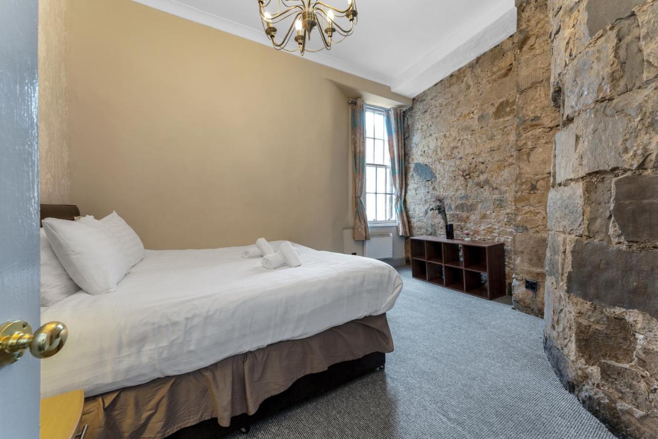 Unique 2 Bedroom Castle Suite Apartment - Near Edinburgh Castle & Royal Mile Eksteriør bilde